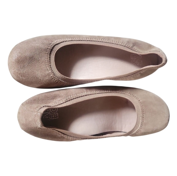 Abeo Tia ATO System Metallic Leather Elegant Tan Ballet Flats Size 6N - Picture 2 of 9